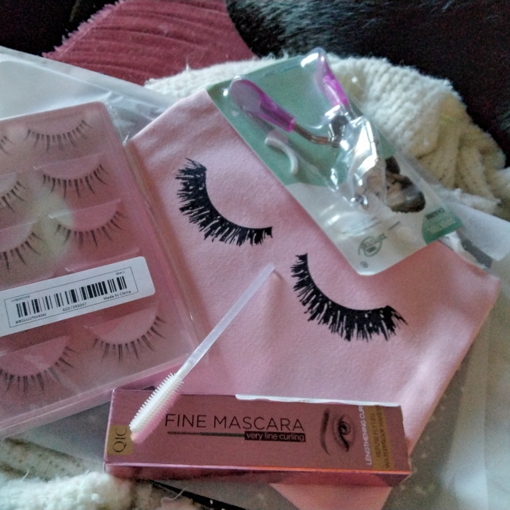 EYELASH BAG